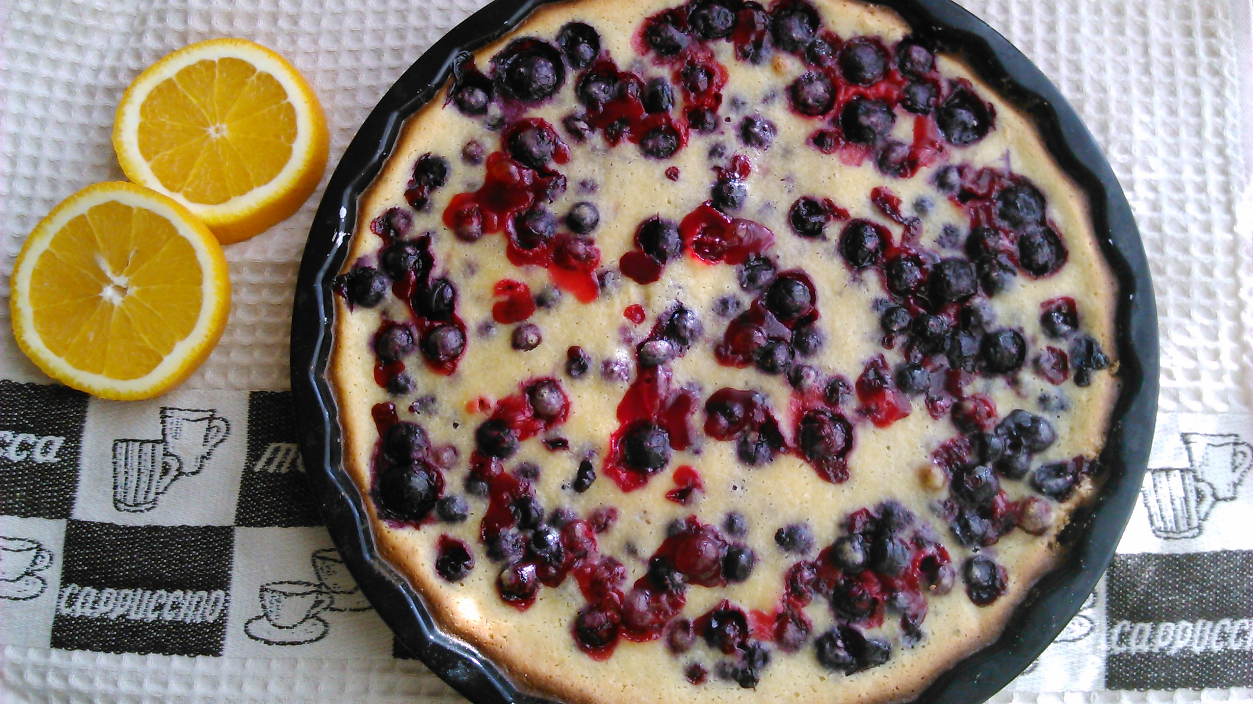 Пирог с черной смородиной